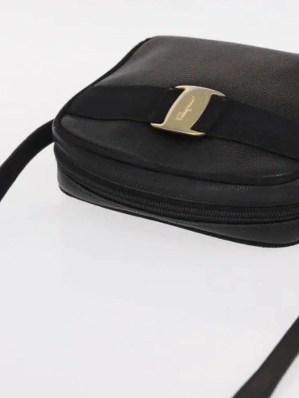 Salvatore Ferragamo Vala Shoulder Bag Leather Black Gold Auth BA7662